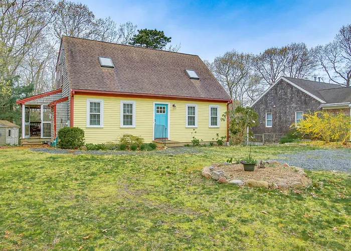 Beach And Lake Access: Family Getaway In Mashpee