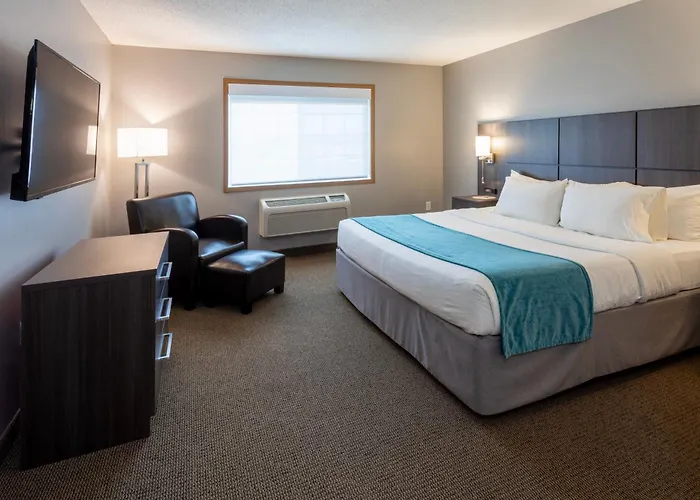 Paynesville Inn & Suites