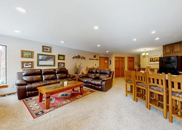 2Nd-Floor Ski-In/Out Condo With Hot Tubs, Pool, Fireplace, Grills, & Gym