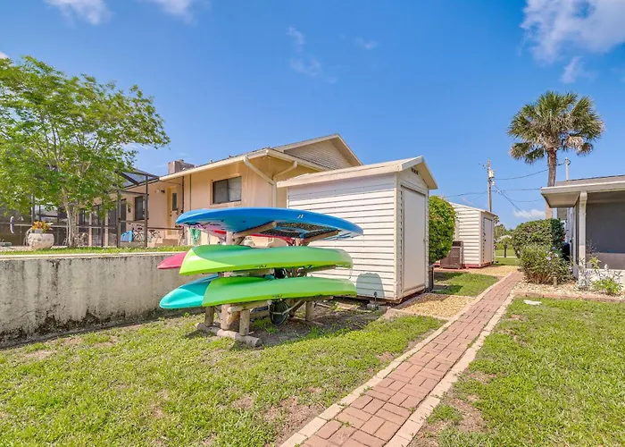Dock, Kayaks & Bicycles: Crystal River Getaway!