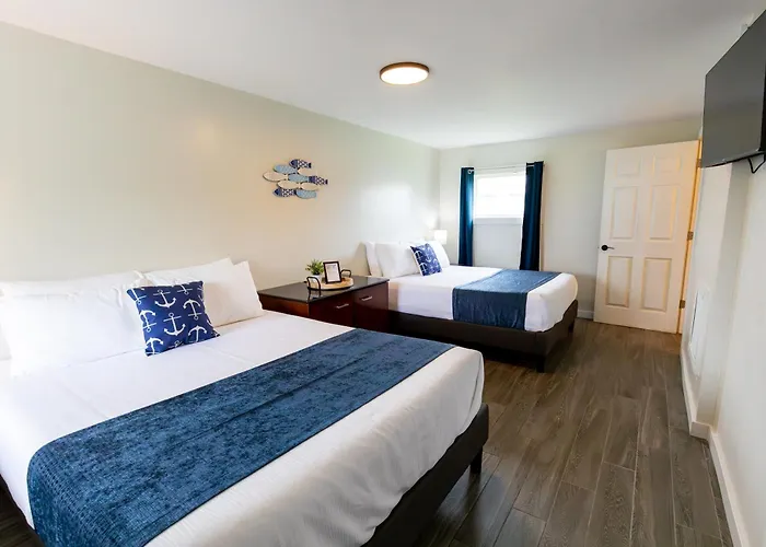 Anchor Bay Inn And Suites