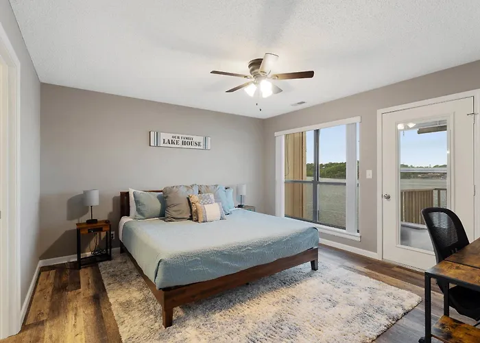 Beautiful Lakefront 3Br Private Condo