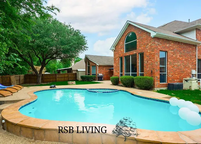 Captivating 6Br 3Ba Holiday Home With Pool & Fire Pit