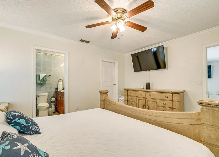 Heated Pool & Dog-Friendly Yard! Spring Hill Home