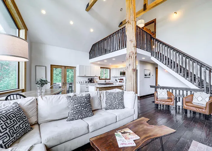 Luxe Appalachian Mountain Cabin W/ Hot Tub, Views