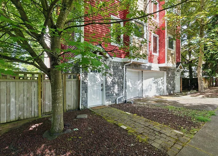 Charming 2Br Townhouse Near Green Lake