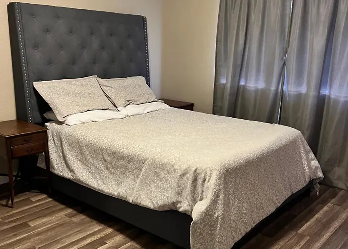 Quiet 1Bed,1Bath Condo With Free Parking