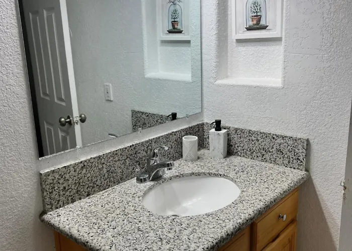 Lovely 1Bed,1Bath Condo With Free Parking