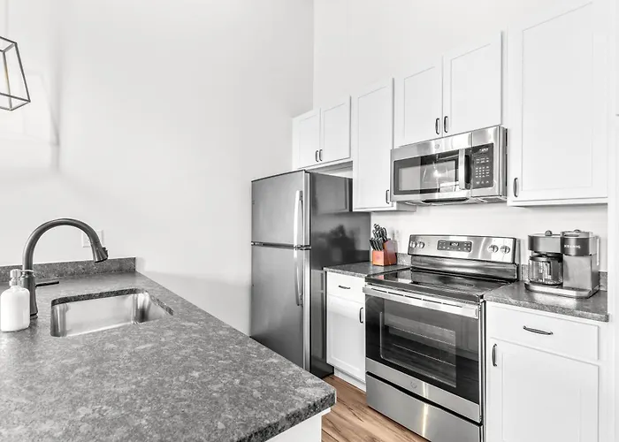 Brick & Bed Riverfront Lofts, Pc 104