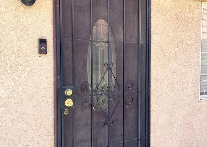 Peaceful 2Bed,1Bath Condo With Free Parking All Yours To Enjoy
