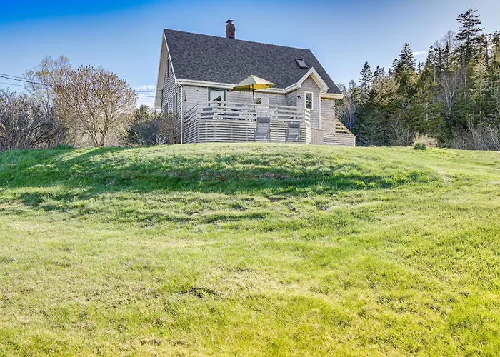 Peaceful Lubec Home W/ Views: Walk To Beach!