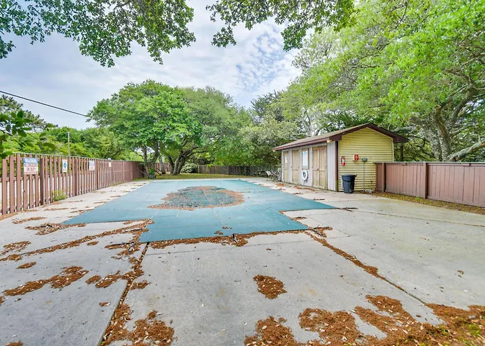 Pet-Friendly Buxton Home W/ Balcony, 2 Mi To Beach