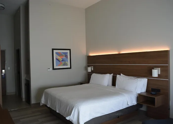 Holiday Inn Express & Suites