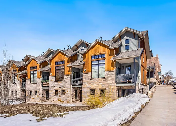 Urban Mountain Getaway & Alpenglow Chalet