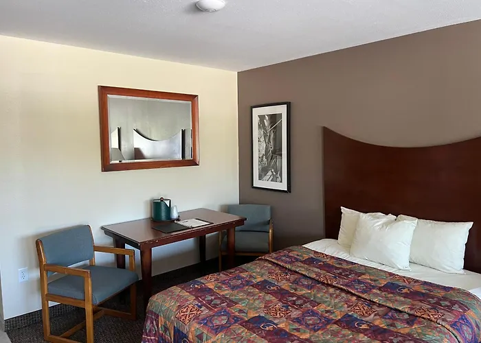 All Star Inn & Suites