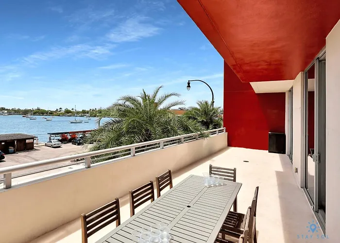Beachfront Condo-Roofto Pool- 2 Bedrooms 2 Bedroom !