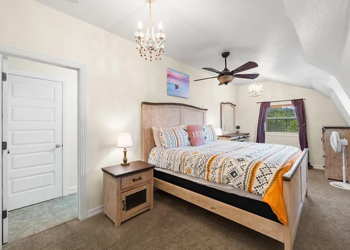 Hilltop Haven: Spacious 2BR Home with Jacuzzi, Scenic Views, and Pet-Friendly Acres