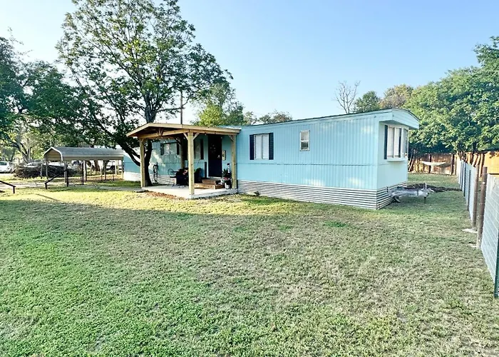 San Angelo Haven - A Mile From Bandera Main St