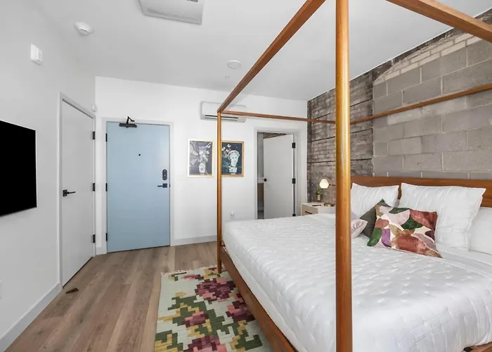 Bluejay Hotel