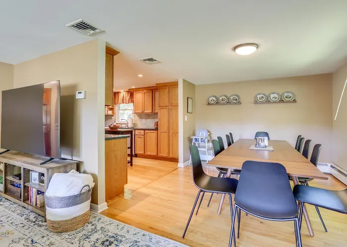 Charming Highland Falls Home < 2 Mi To West Point!