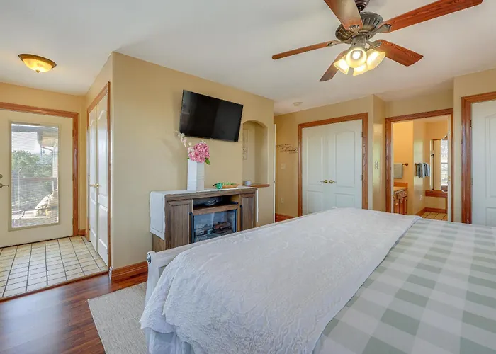 Family-Friendly Fischer Home W/ Private Hot Tub!