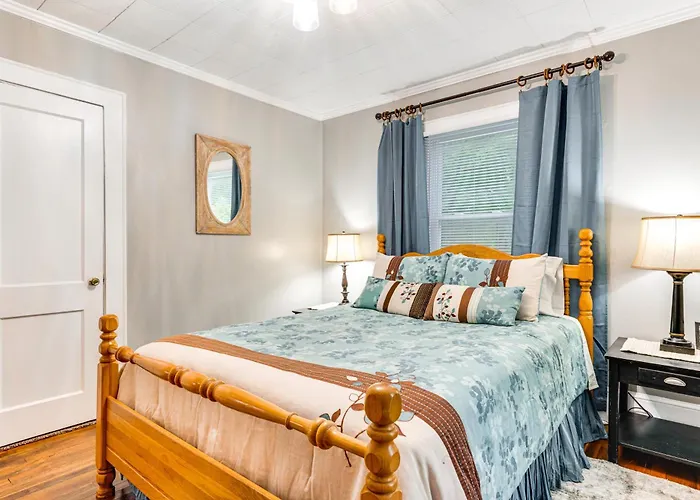 3 Mi To Dtwn! Forest City Haven W/ Furnished Patio