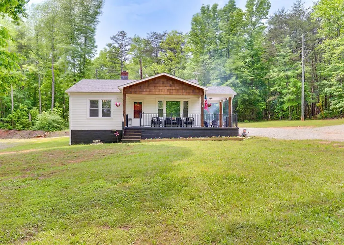 3 Mi To Dtwn! Forest City Haven W/ Furnished Patio