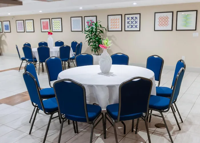Holiday Inn Express Waikiki By Ihg