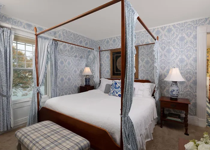 Harbor Knoll Bed And Breakfast