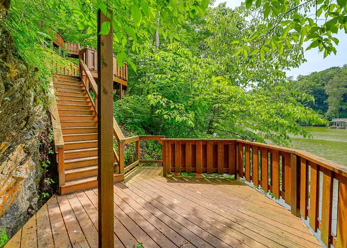 Peaceful South Holston Lake Cabin W/ Dock & Deck!