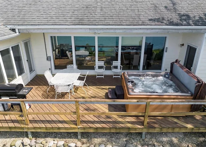 Lake Michigan Getaway By Juniper Holiday + Home