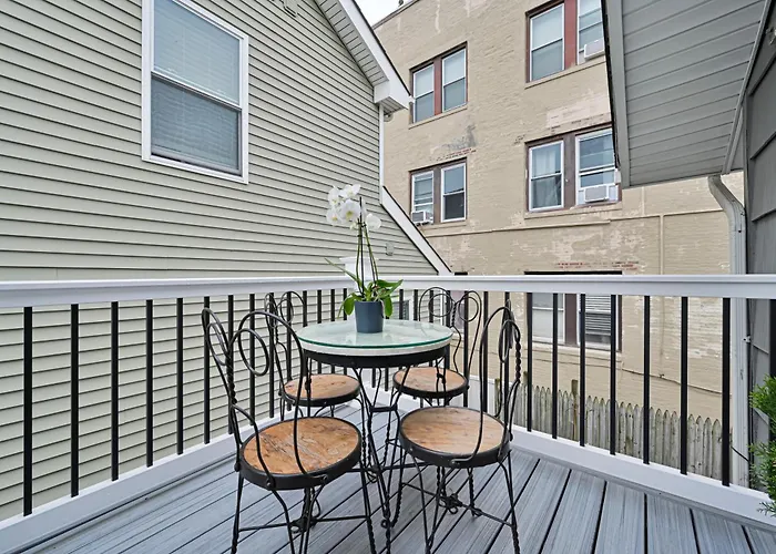 Special Beach Cottage With Deck