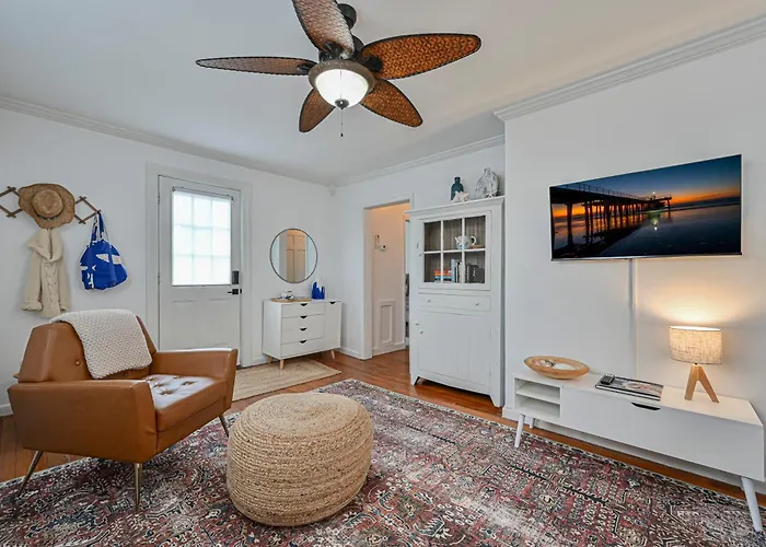 Special Beach Cottage With Deck