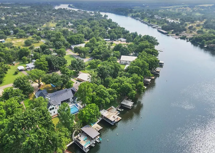 Palm Paradise On Lake Lbj With Concierge Services