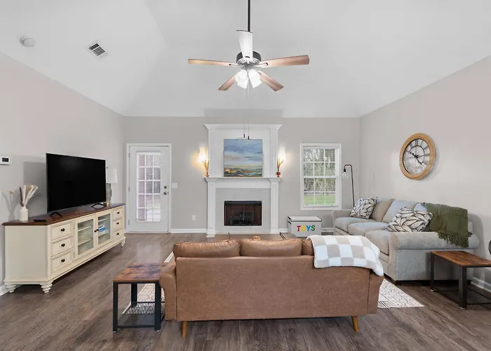 Quiet Family Home - Near Everything