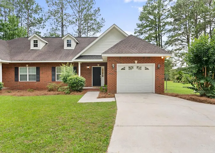 Quiet Family Home - Near Everything