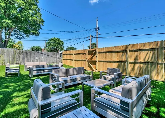 St Louis Tower Grove Two-Story Townhome Perfect For Groups Side A