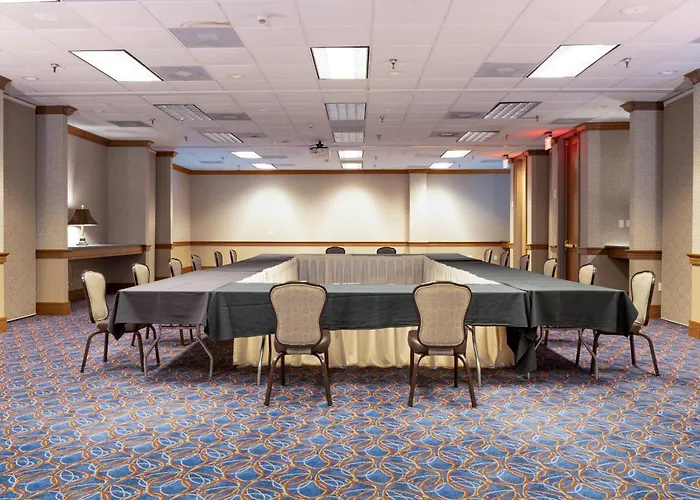 Mcm Elegante Hotel & Conference Center