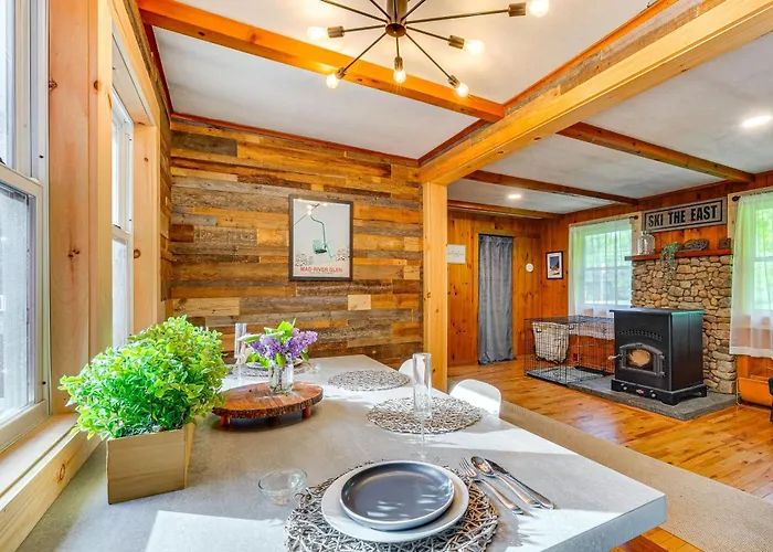 Pet-Friendly Wilmington Retreat W/ Hot Tub!