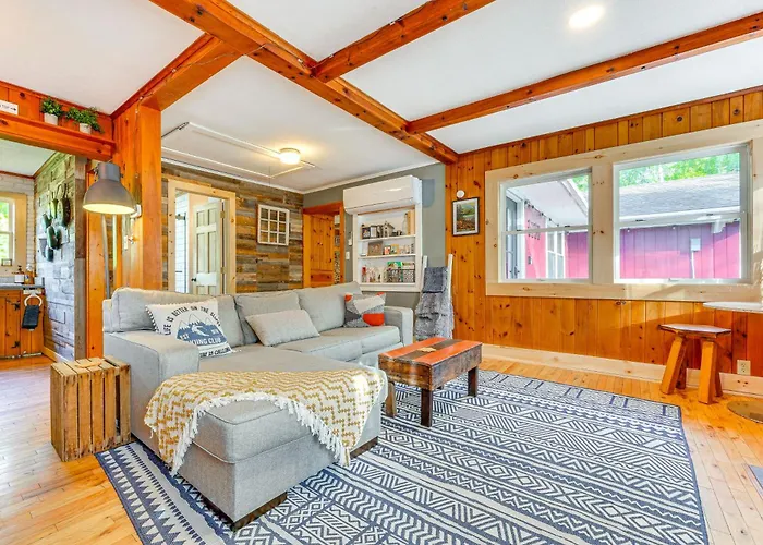 Pet-Friendly Wilmington Retreat W/ Hot Tub!