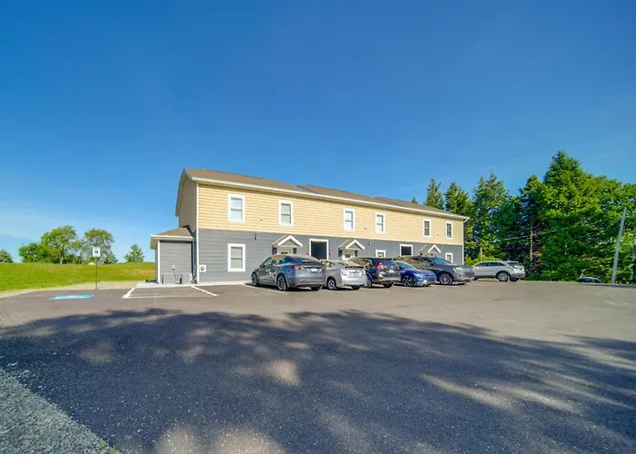 4 Mi To Lake Erie: Condo In Golf Community