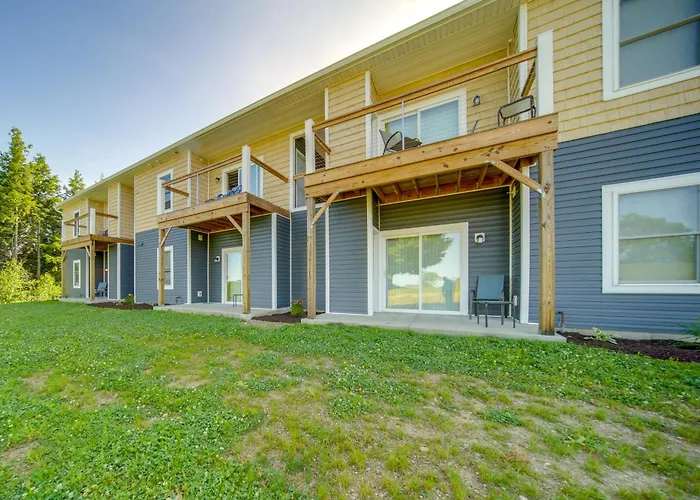 4 Mi To Lake Erie: Condo In Golf Community