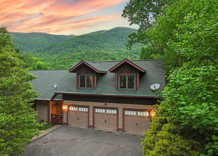 Stunning Mtn Views Hot Tub Movie Theater Game Room