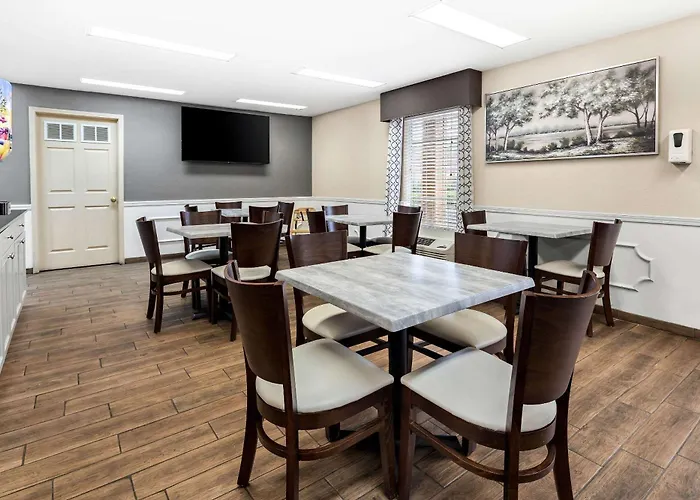 Quality Inn Decatur River City
