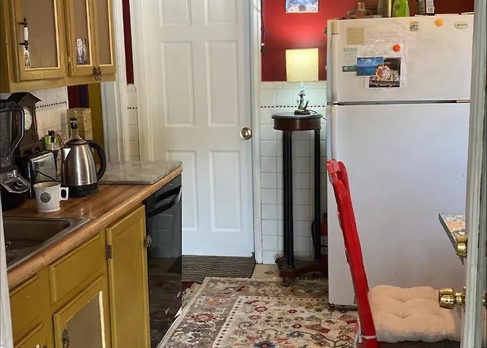 Cozy Room In House At Airport & Highway