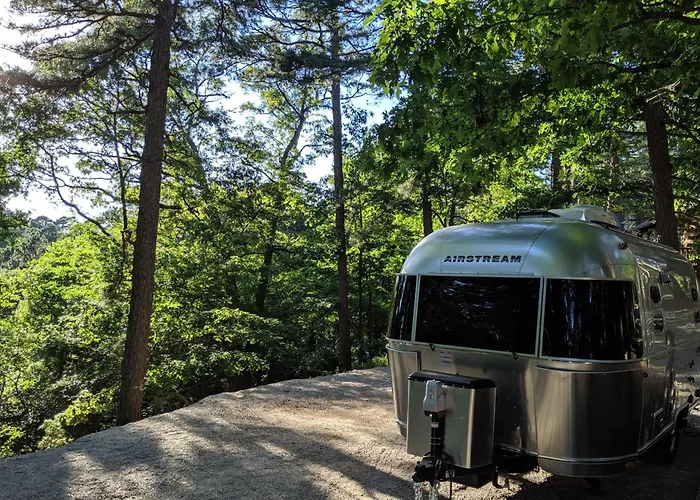 Airstream Retreat, Hot Tub, Sunset Deck & Trail