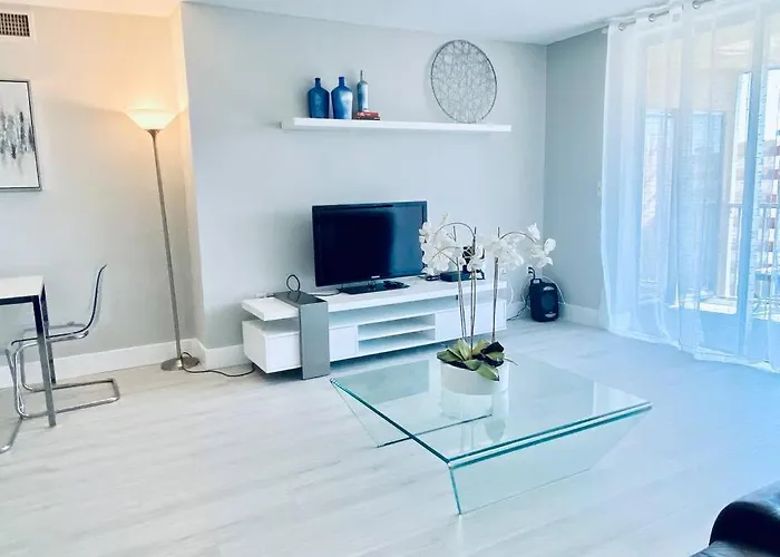 Modern 2Br 2Ba Condo Near Aventura! Wi-Fi! Parking