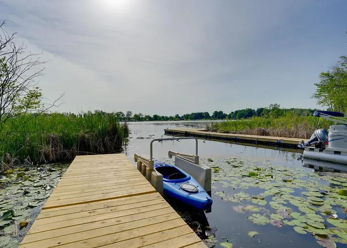 Lakefront Home In Hartford: Hot Tub, Kayaks & Dock