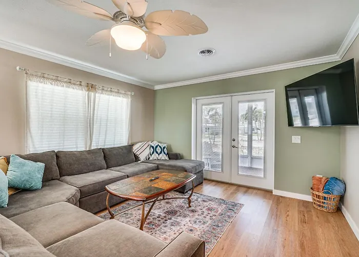 1 Block To Shore: Fort Myers Beach Retreat
