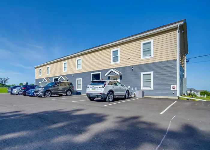 Golf Course View: Centrally Located Condo In Erie